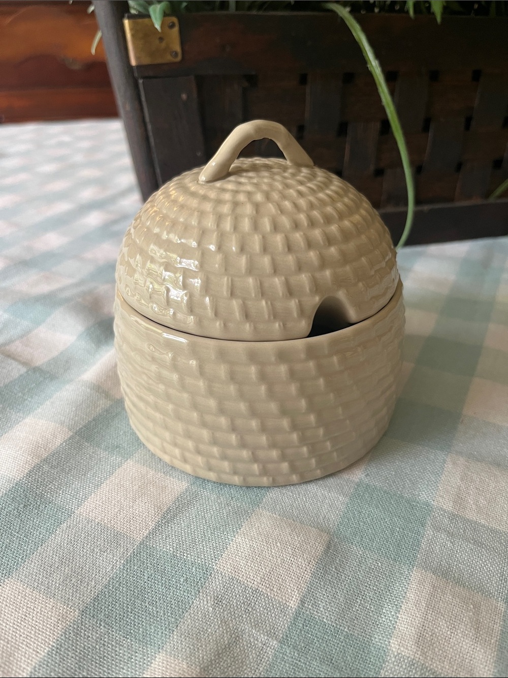 Wedgewood Drabwear Cream Ceramic Honey Pot with Lid - Woven Texture